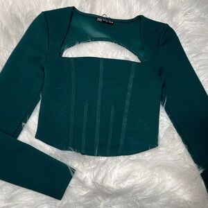 NEW ZARA Emerald Green Cropped Long Sleeve Shirt. Size XS can fit a size SMALL
